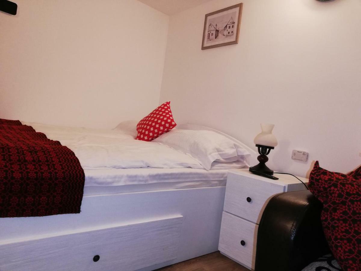 Republicii Rustic Apartament In Brasov City Center Luaran gambar